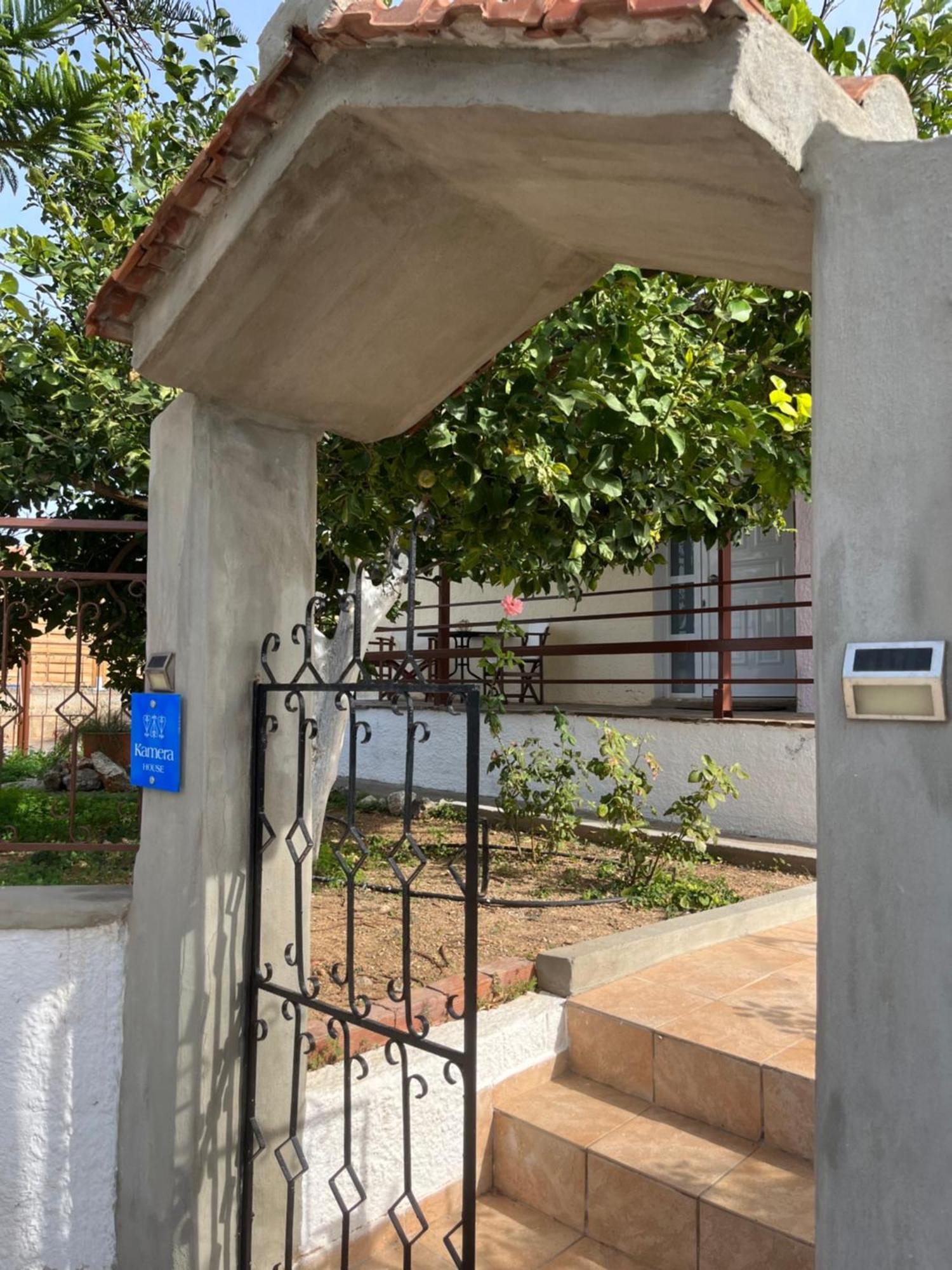 Kamera House Khordhakion Экстерьер фото